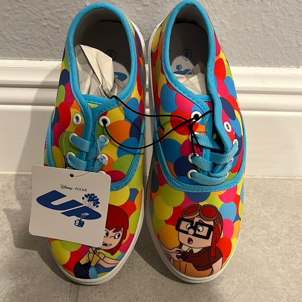 NWT Disney Pixar Up Carl & Ellie Balloons Lace-Up Sneakers Size 6